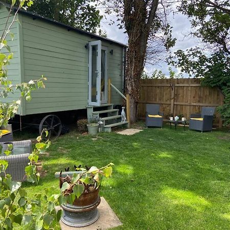 Beautiful Shepherd'S Hut 纽马基特 外观 照片