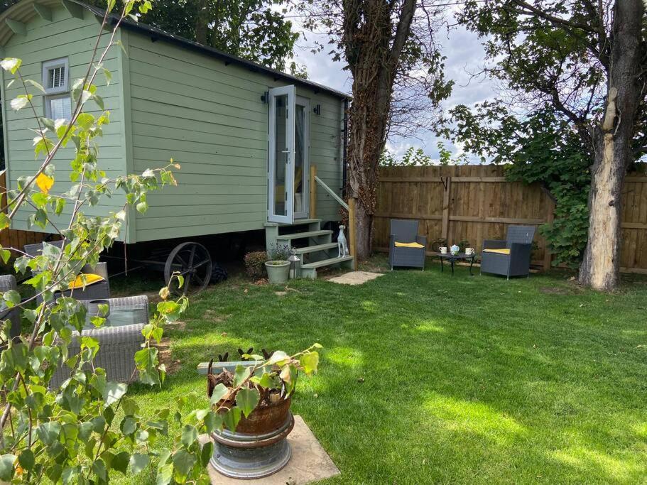 Beautiful Shepherd'S Hut 纽马基特 外观 照片