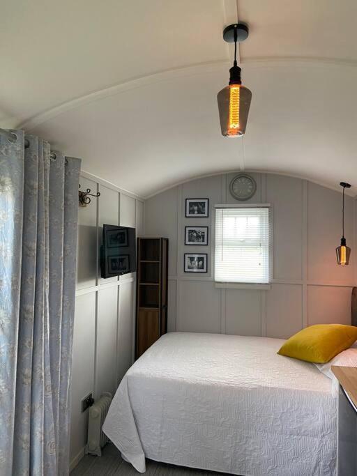 Beautiful Shepherd'S Hut 纽马基特 外观 照片